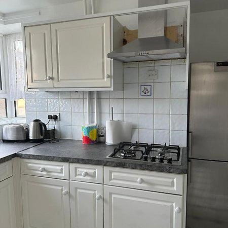 Spacious 2 Bed Flat Barking  Exterior photo