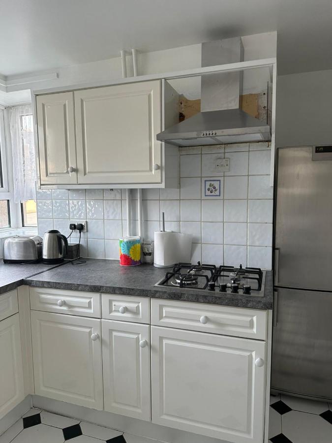 Spacious 2 Bed Flat Barking  Exterior photo