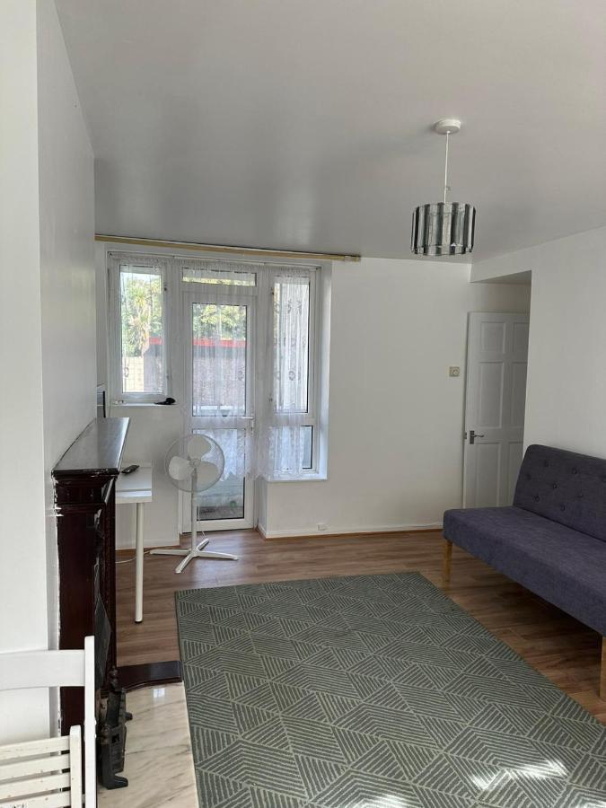 Spacious 2 Bed Flat Barking  Exterior photo